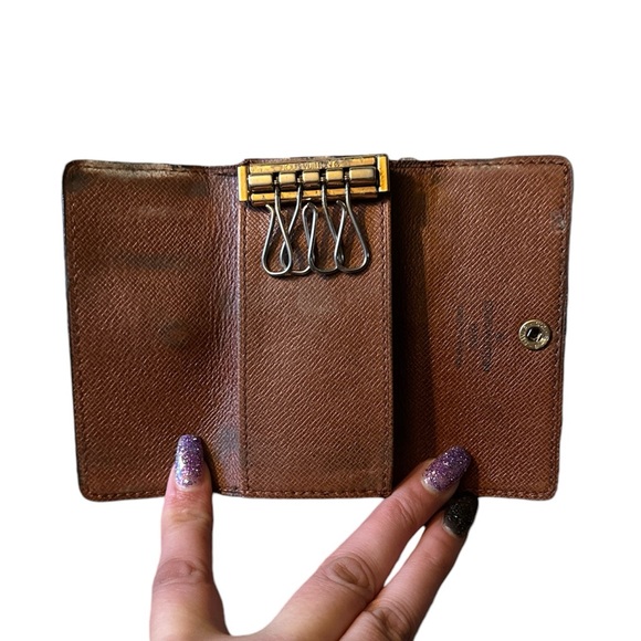 Louis Vuitton Vintage Monogram 4 Key Holder - Picture 3 of 5